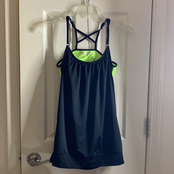 Forever 21 Workout Top - Built in bra - size Small - Picture 1 of 3